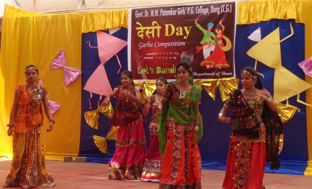 गर्ल्स काॅलेज में  गरबा नृत्य स्पर्धा में भारती समूह प्रथम रहा  