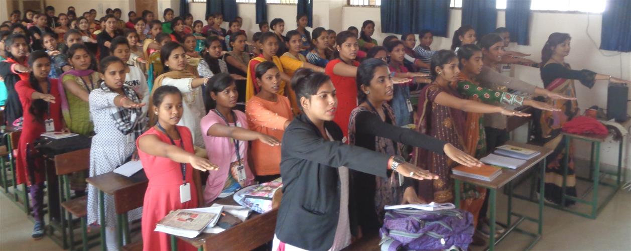 गर्ल्स काॅलेज में संविधान दिवस मनाया गया