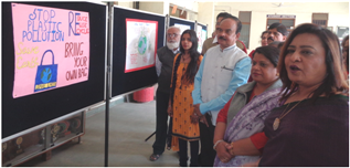 नये वर्ष में छात्राओं ने लिया संकल्प  नो प्लास्टिक करेगें पर्यावरण सुरक्षित 