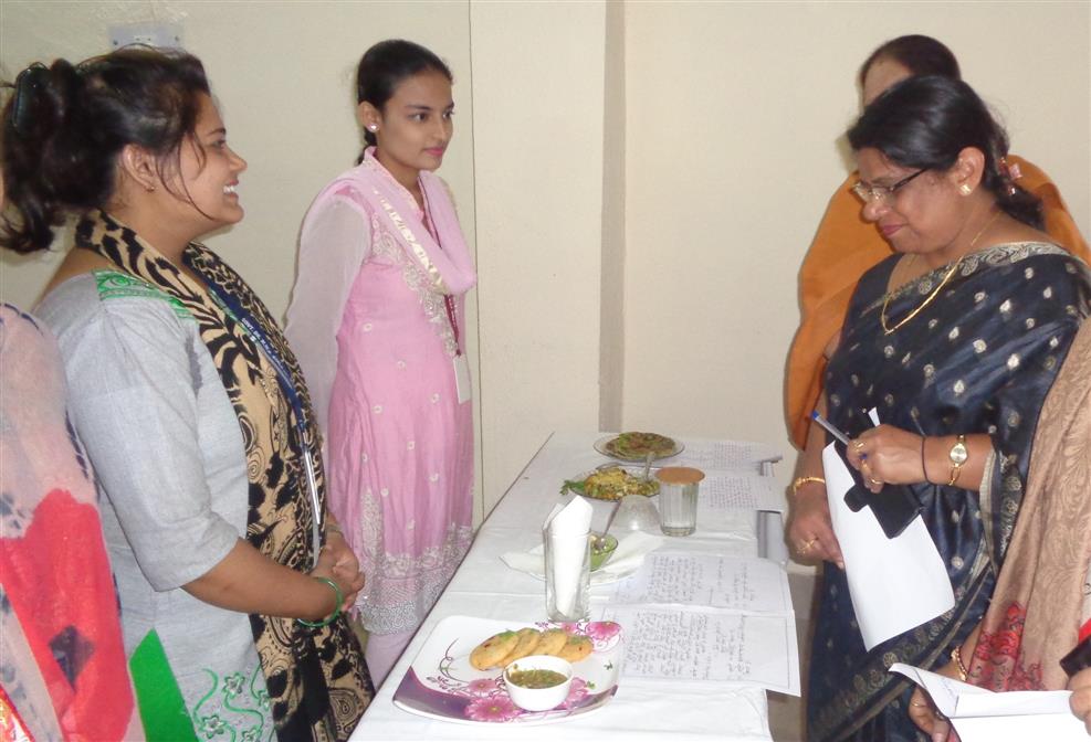 वार्षिक स्पर्धाएँ मटर के व्यंजनों ने बिखेरी खुशबू