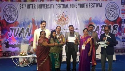 मध्य जोन युवा उत्सव में  शुचिस्मिता ने जीता कांस्य 